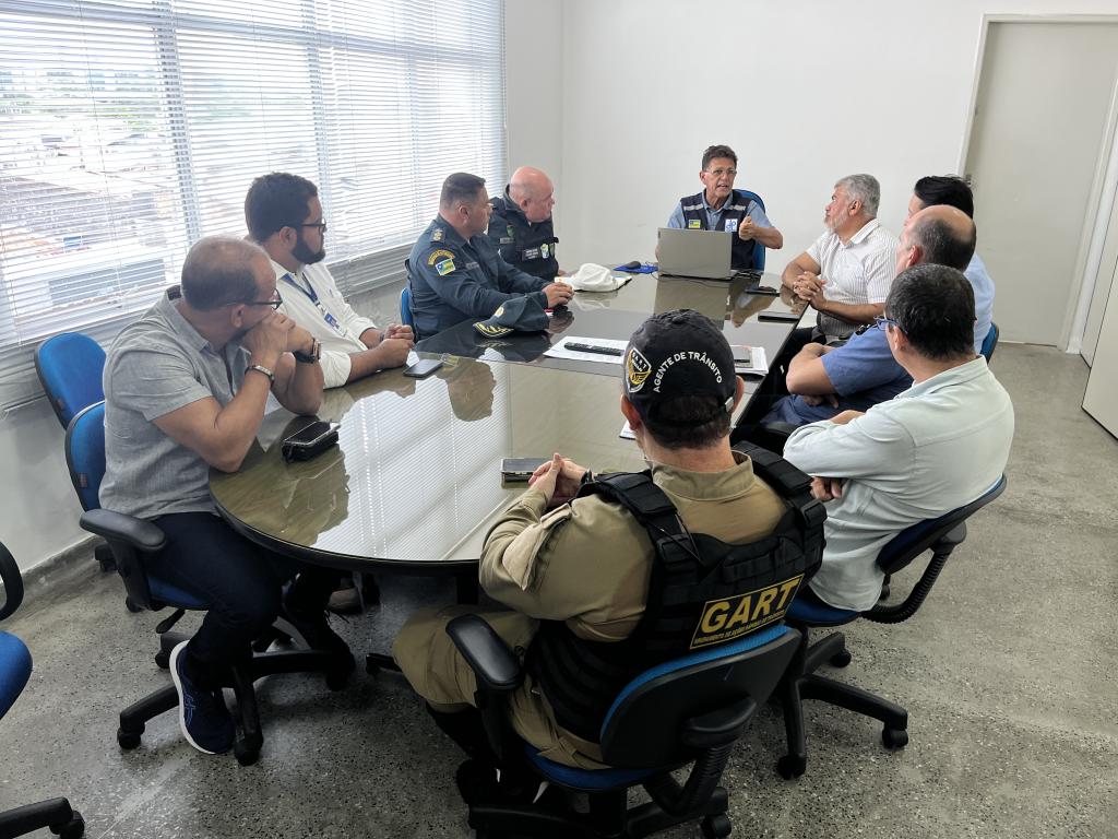 SMTT e DER discutem soluções para melhorar o trânsito nas vias de acesso às praias - SMTT Aracaju